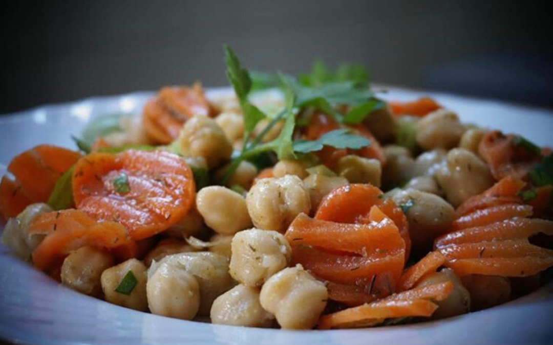 Garbanzos con zanahorias fermentadas